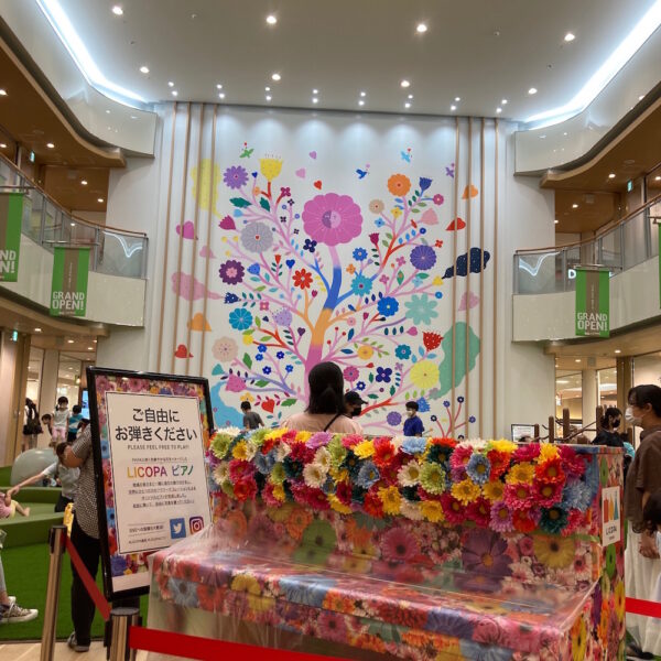 ショッピングセンターイベントでの花ピアノ装飾（神奈川県横浜市）