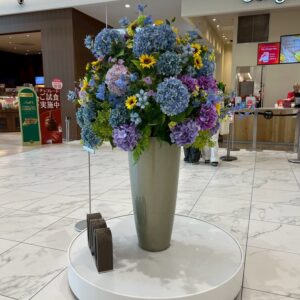 商業施設のエントランスの花（群馬県）